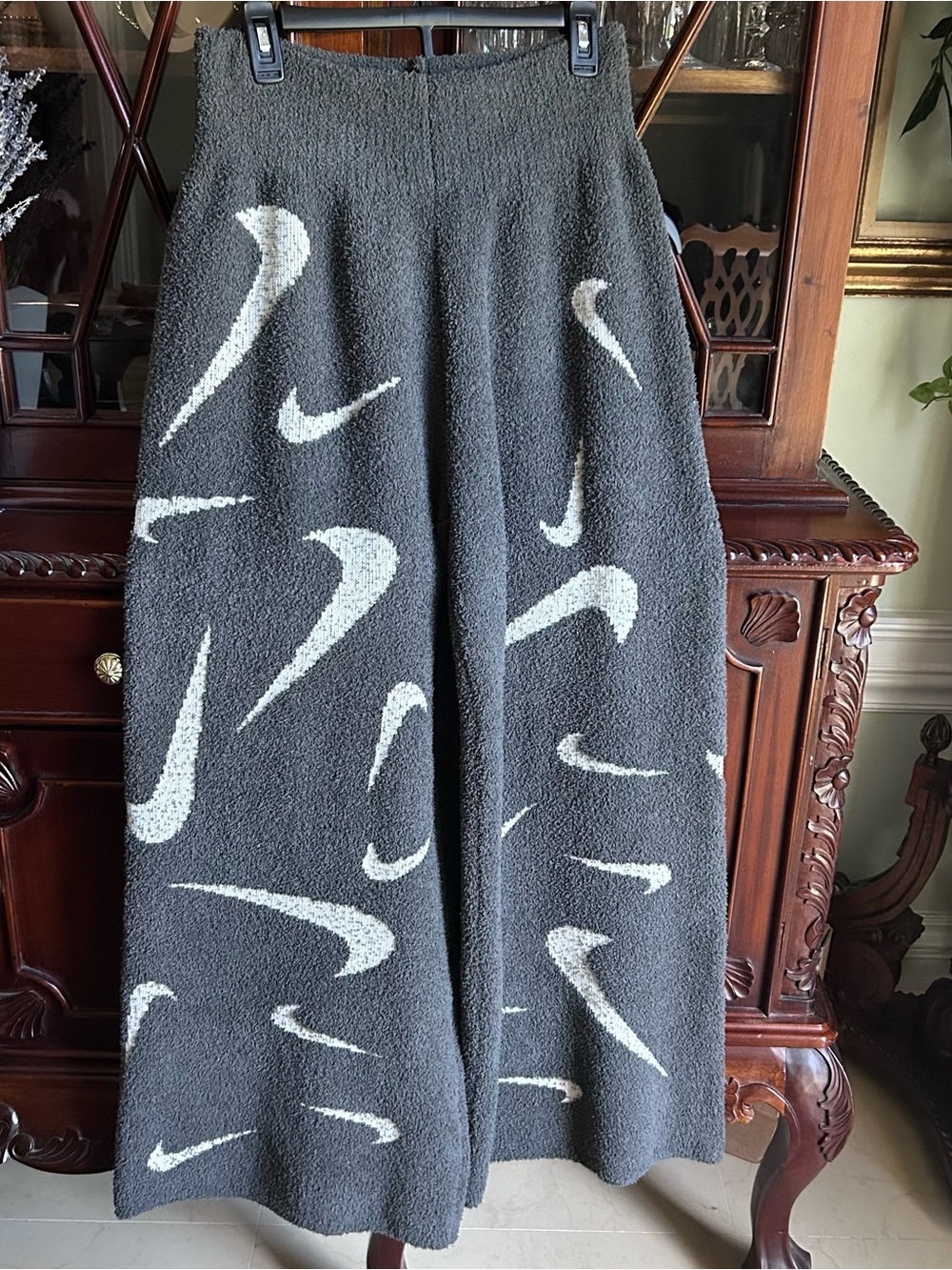 Nike Phoenix Fleece Cozy Boucle WideLeg Lounge Pants in Charcoal and White